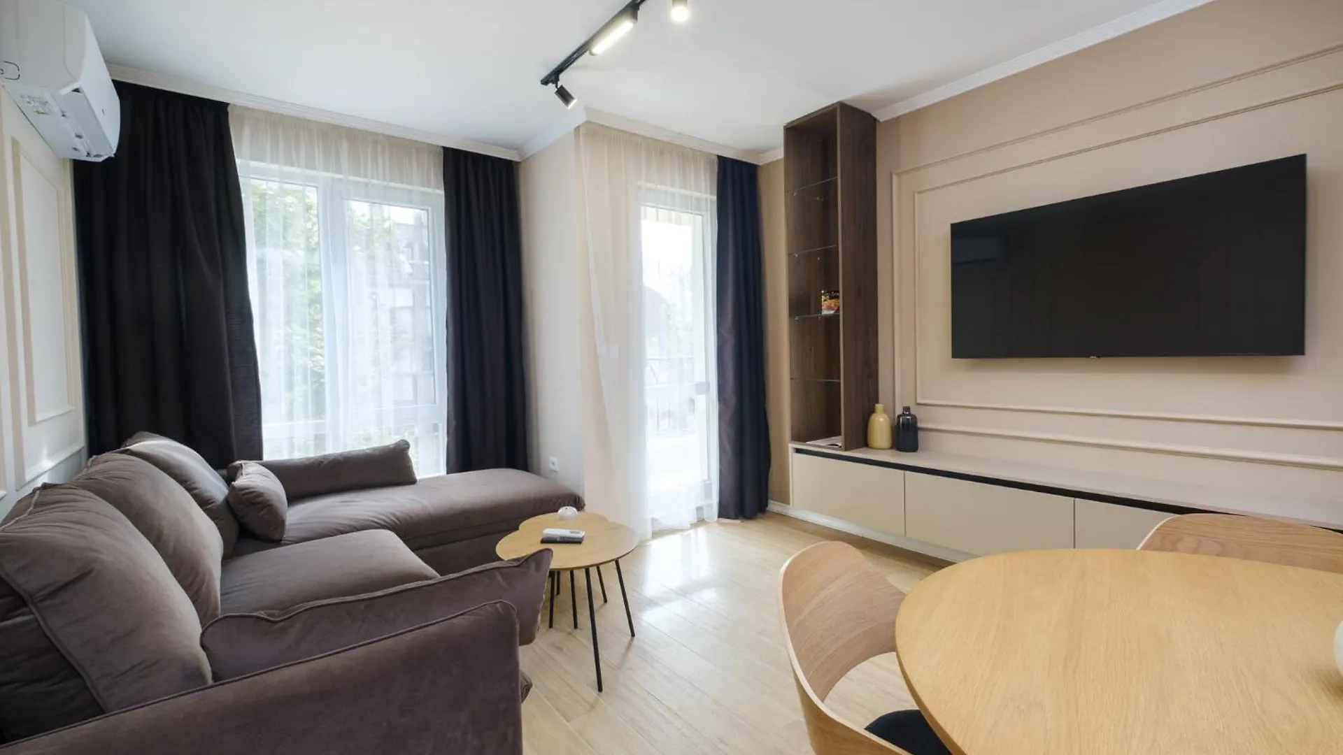 Bright & Spacious Central Plovdiv Apartments With Free Parking