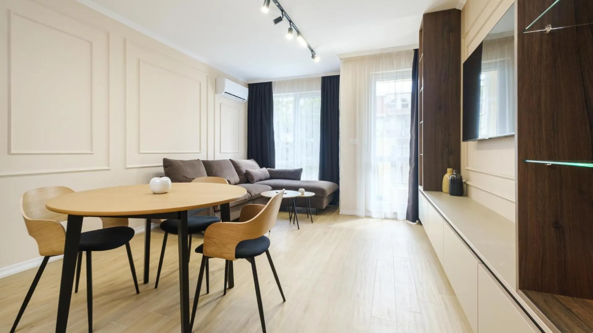 Bright & Spacious Central Plovdiv Apartments With Free Parking