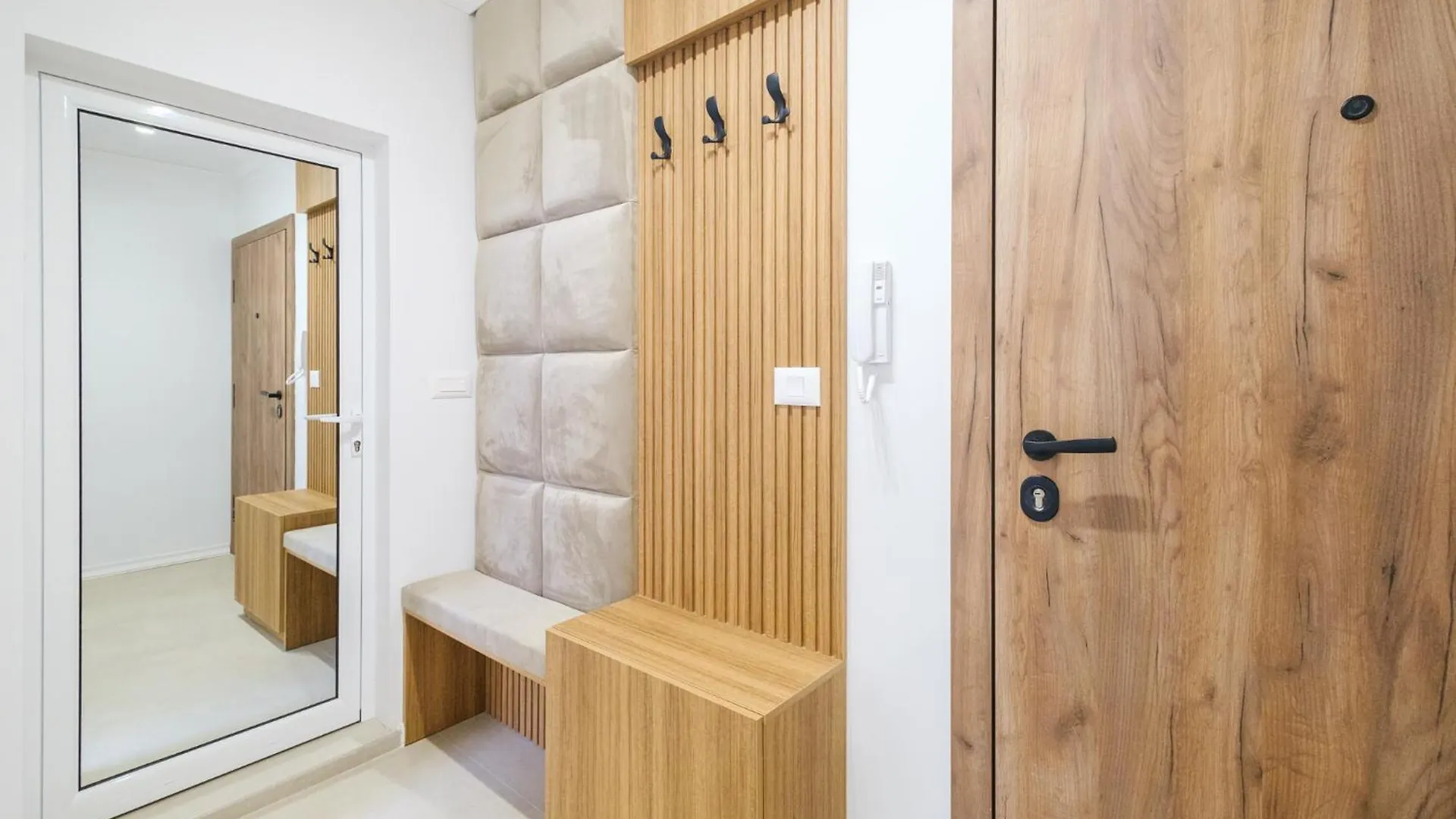 Bright & Spacious Central Plovdiv Apartments With Free Parking Bulgarien