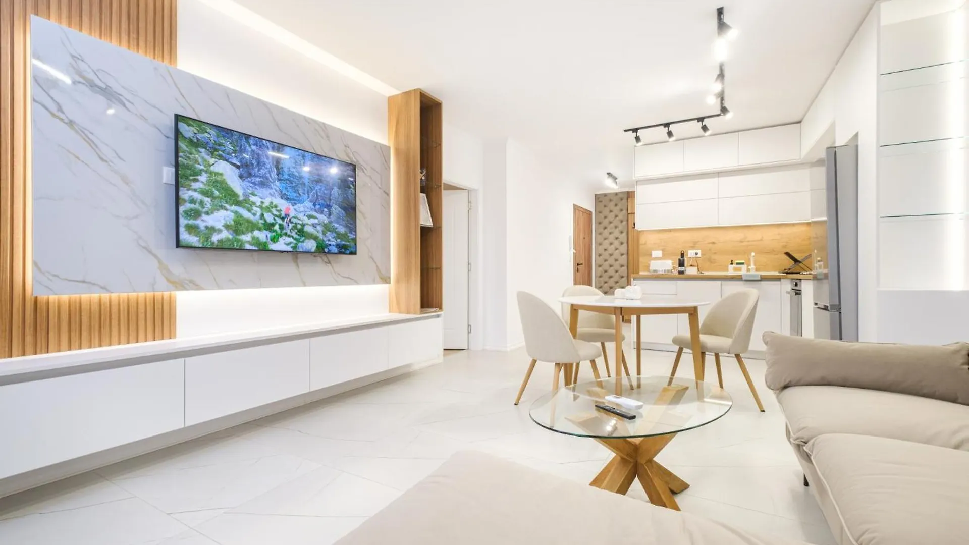 Bright & Spacious Central Plovdiv Apartments With Free Parking Bulgarien