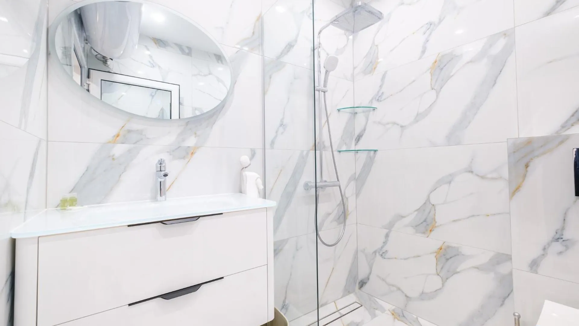 Bright & Spacious Central Plovdiv Apartments With Free Parking