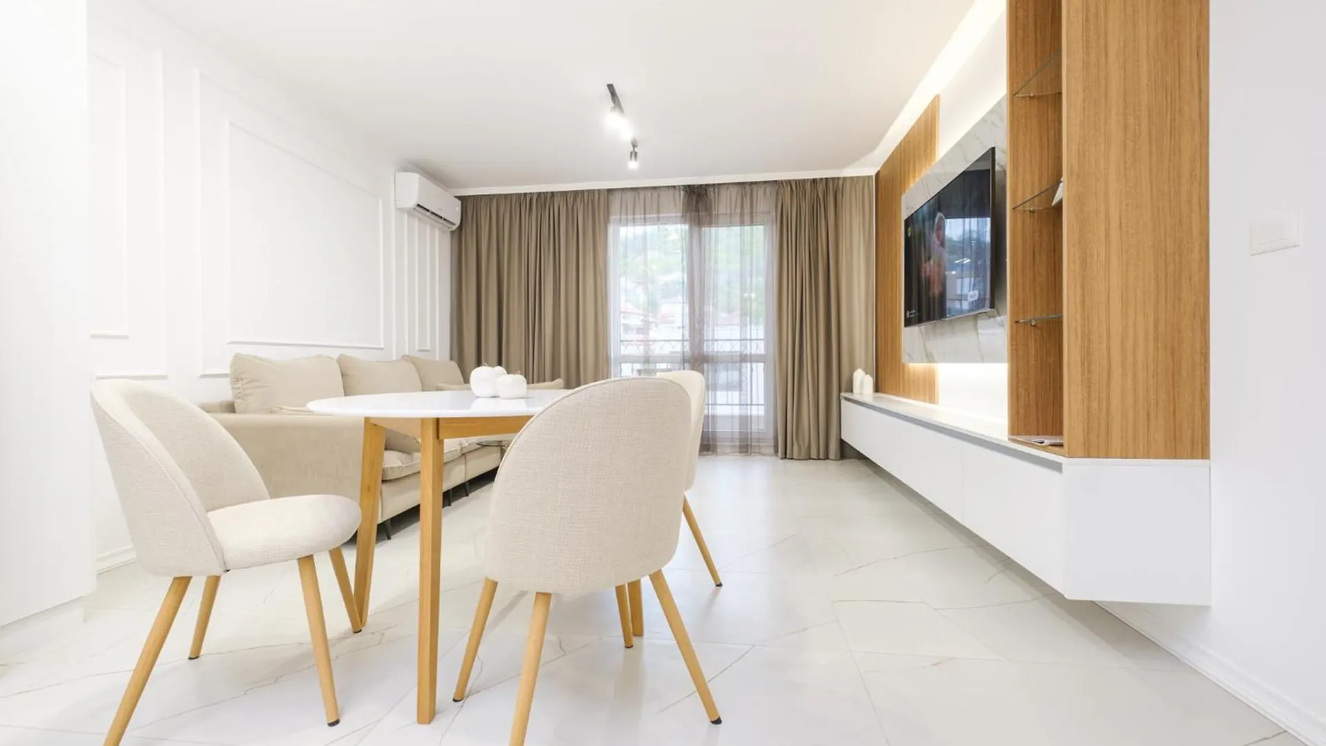 Bright & Spacious Central Plovdiv Apartments With Free Parking 0*,  Bulgarien